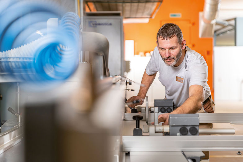 Millimeterarbeit: Alpnach Norm plant Lösungen, welche exakt in die Wohnung passen und so jeden Zentimeter Platz ausnützen.