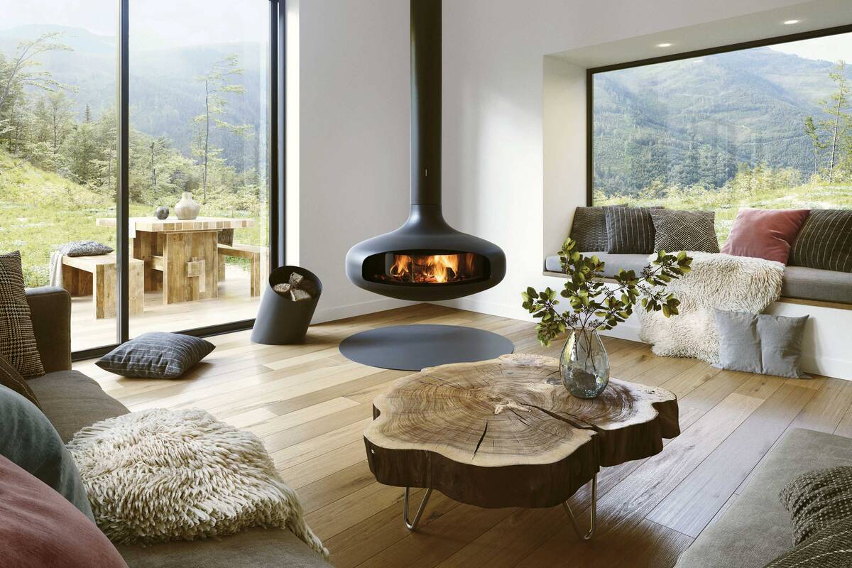 Mit der verglasten Version des «Domofocus» präsentiert Focus eine Designfeuerstelle, die die europäische Ökodesign-Richtlinie erfüllt. Die rahmenlosen Glasfenster sind seitlich verschiebbar und bieten einen ungestörten Blick auf das Flammenspiel. Über Wirth & Schmid AG.