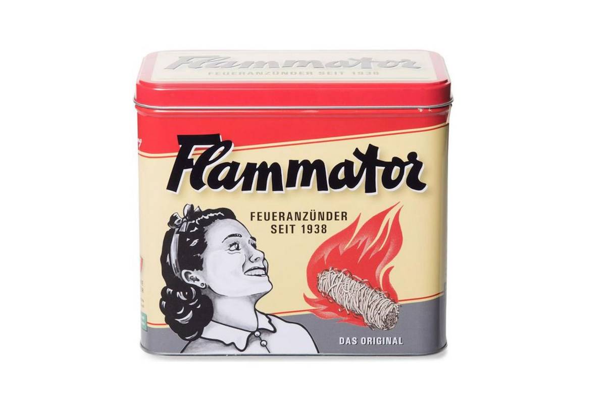 Der Feueranzünder ist nicht nur ein Muss beim Grillieren, die Box sieht auch noch hübsch aus. Flammator über Globus.